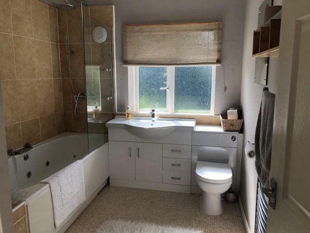 ווריק Comfortable House In Warwick מראה חיצוני תמונה